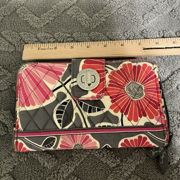 Vera Bradley RFID Turnlock Zip Around Wallet (light‎ Stain See Last Picture) - Picture 6 of 8